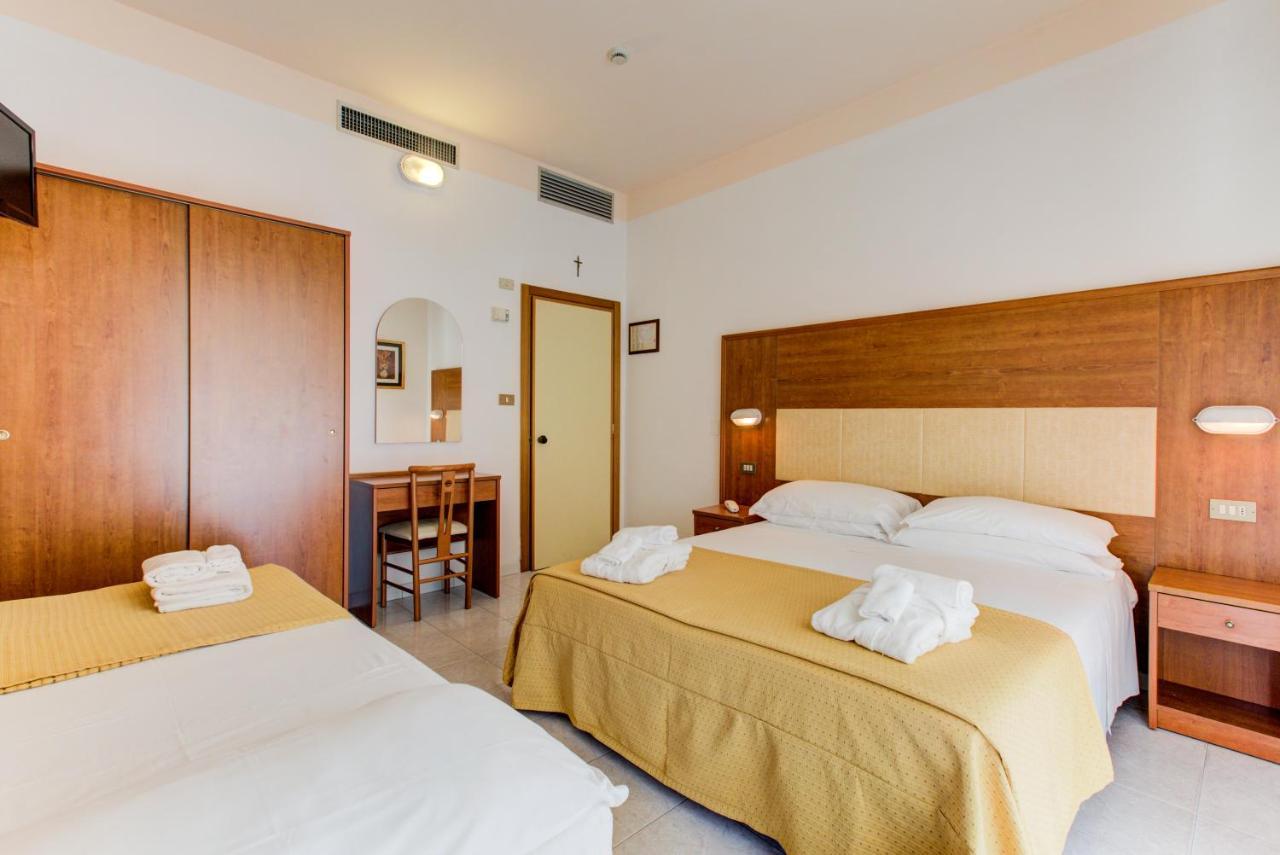 Hotel Vela D'Oro Rimini Exterior photo