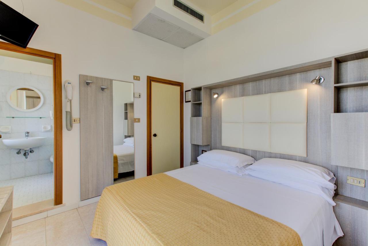 Hotel Vela D'Oro Rimini Exterior photo