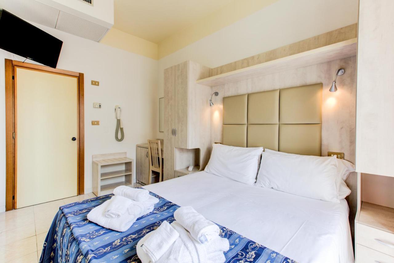 Hotel Vela D'Oro Rimini Exterior photo