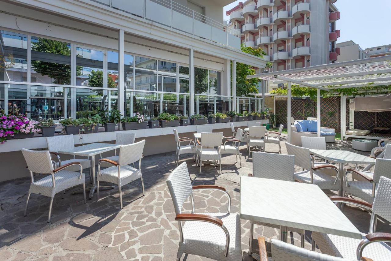 Hotel Vela D'Oro Rimini Exterior photo