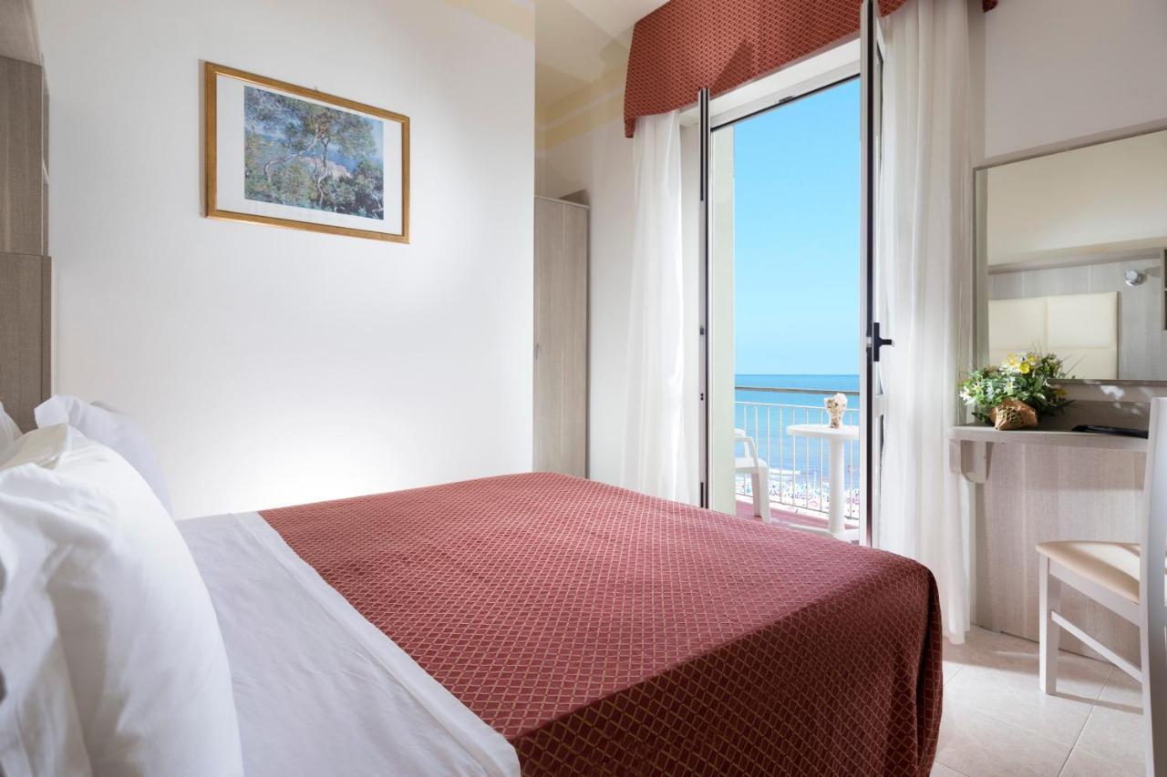 Hotel Vela D'Oro Rimini Exterior photo