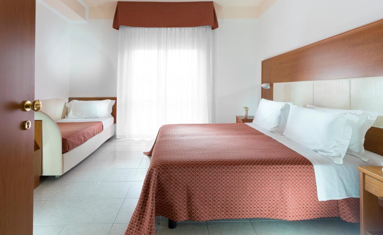 Hotel Vela D'Oro Rimini Exterior photo