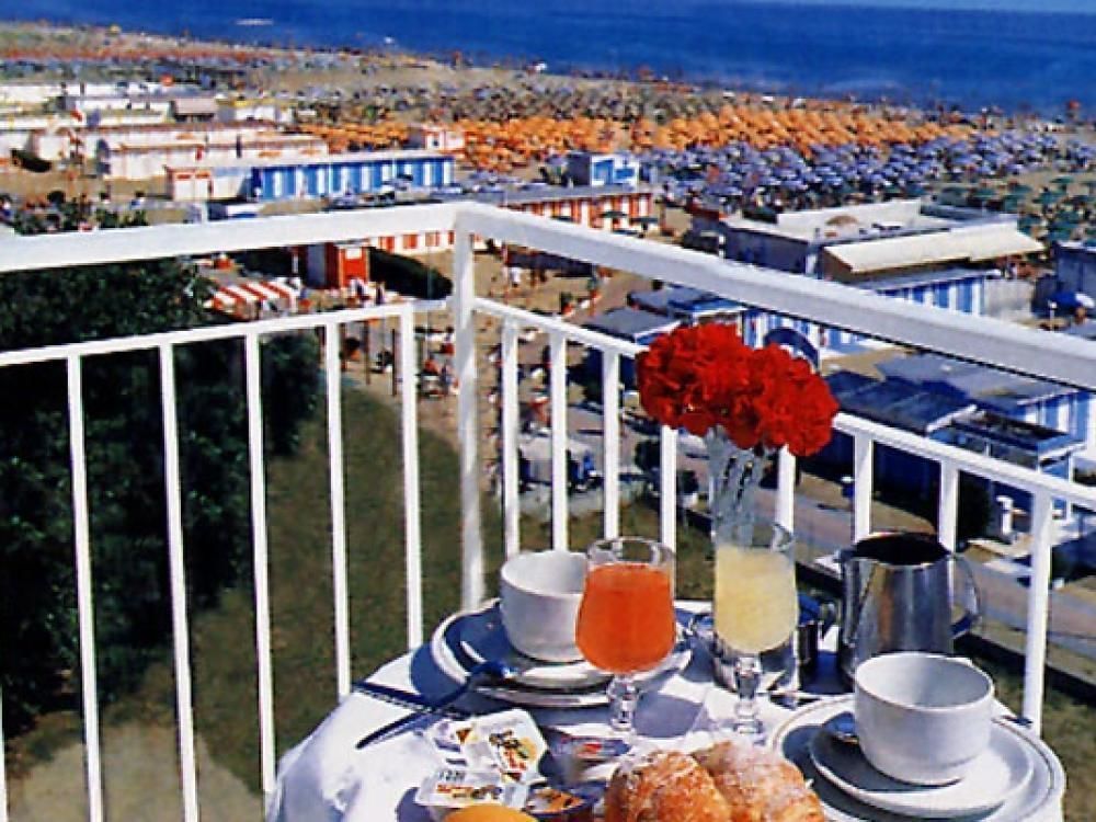 Hotel Vela D'Oro Rimini Exterior photo